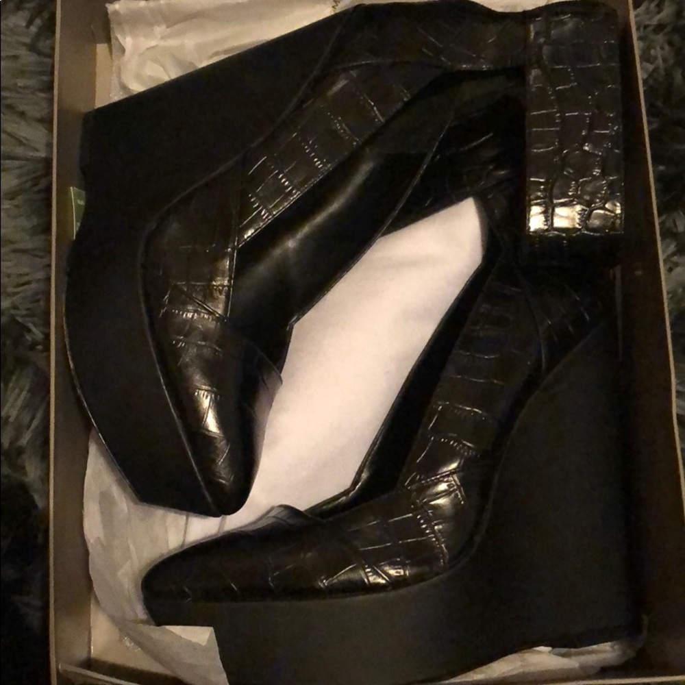 BCBG sexy heel